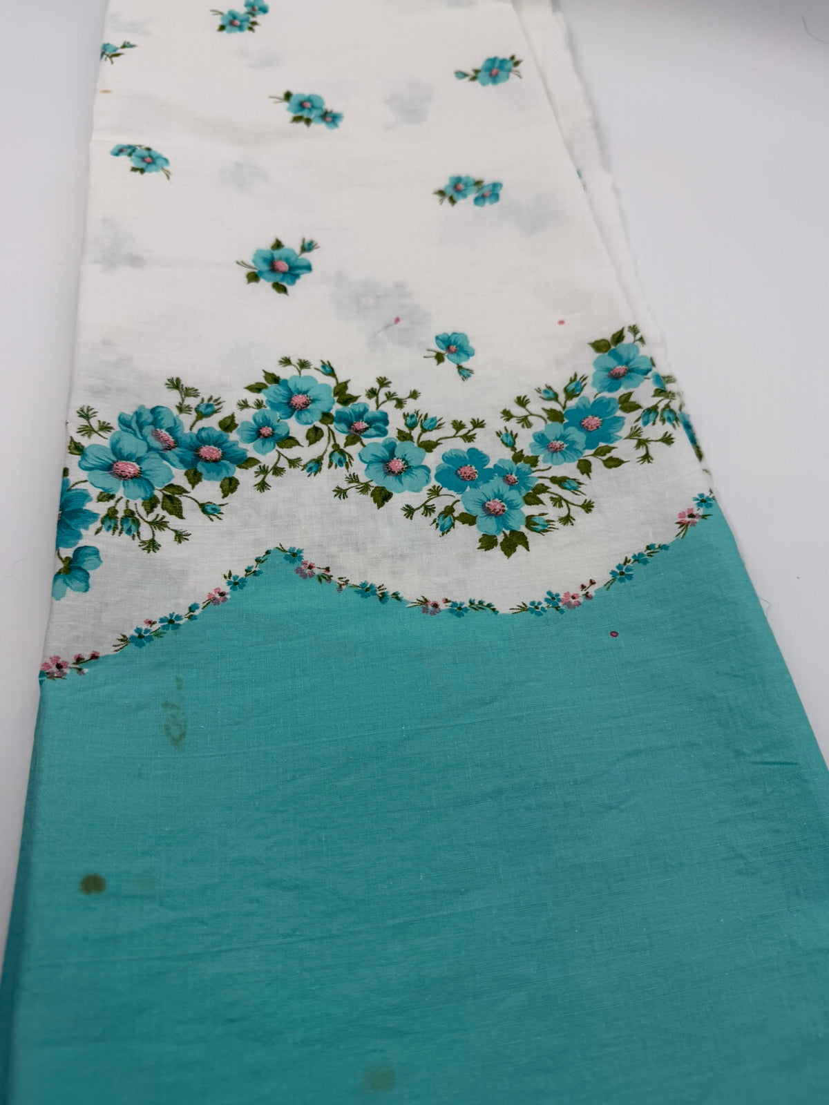1950's Vintage Cotton Material: Turquoise Blue Scalloped Border (2YDS)